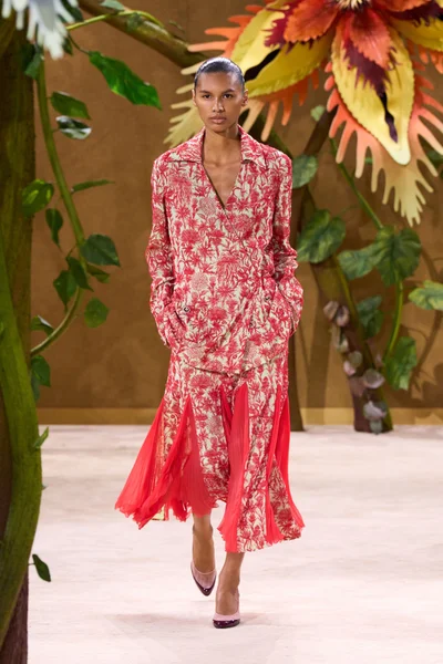 Look 28
